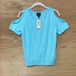 JM Collection baby blue peek a boo shoulder tee